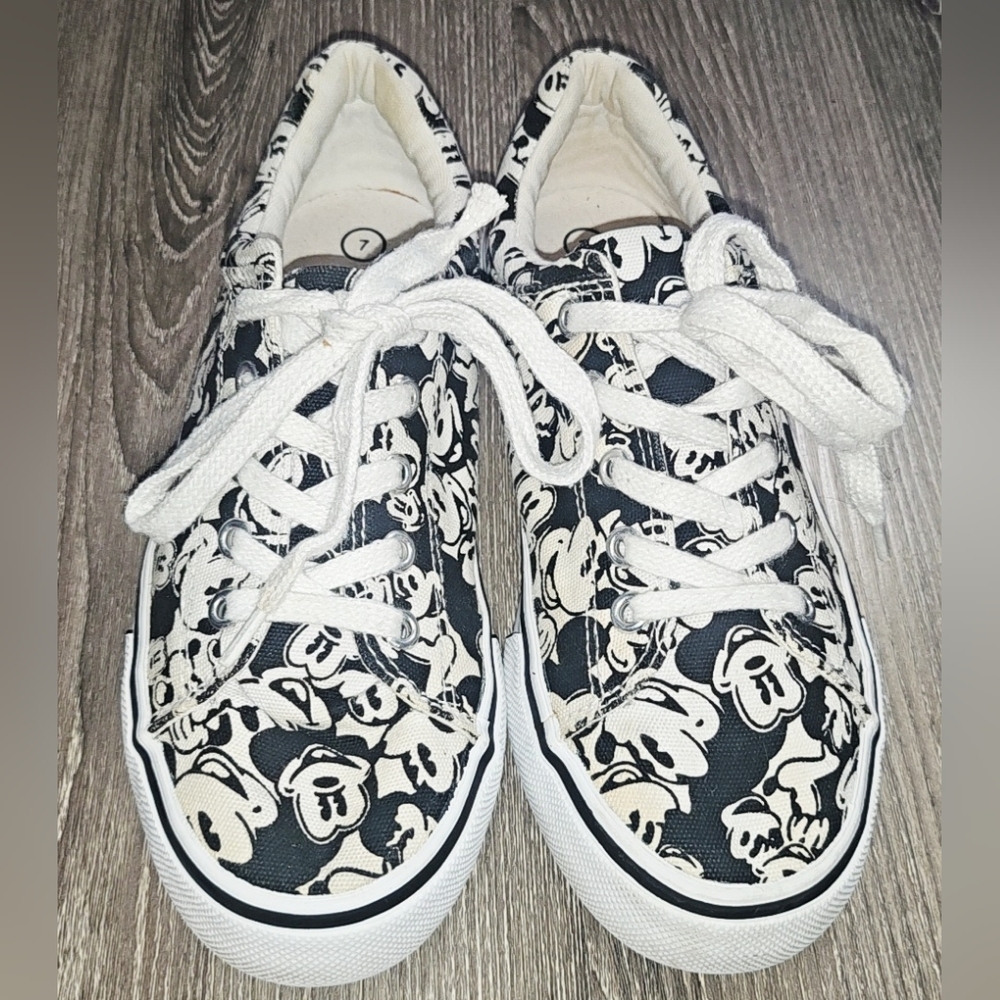 Womens Disney black/white Mickey Mouse lace up Sneakers Size 7
